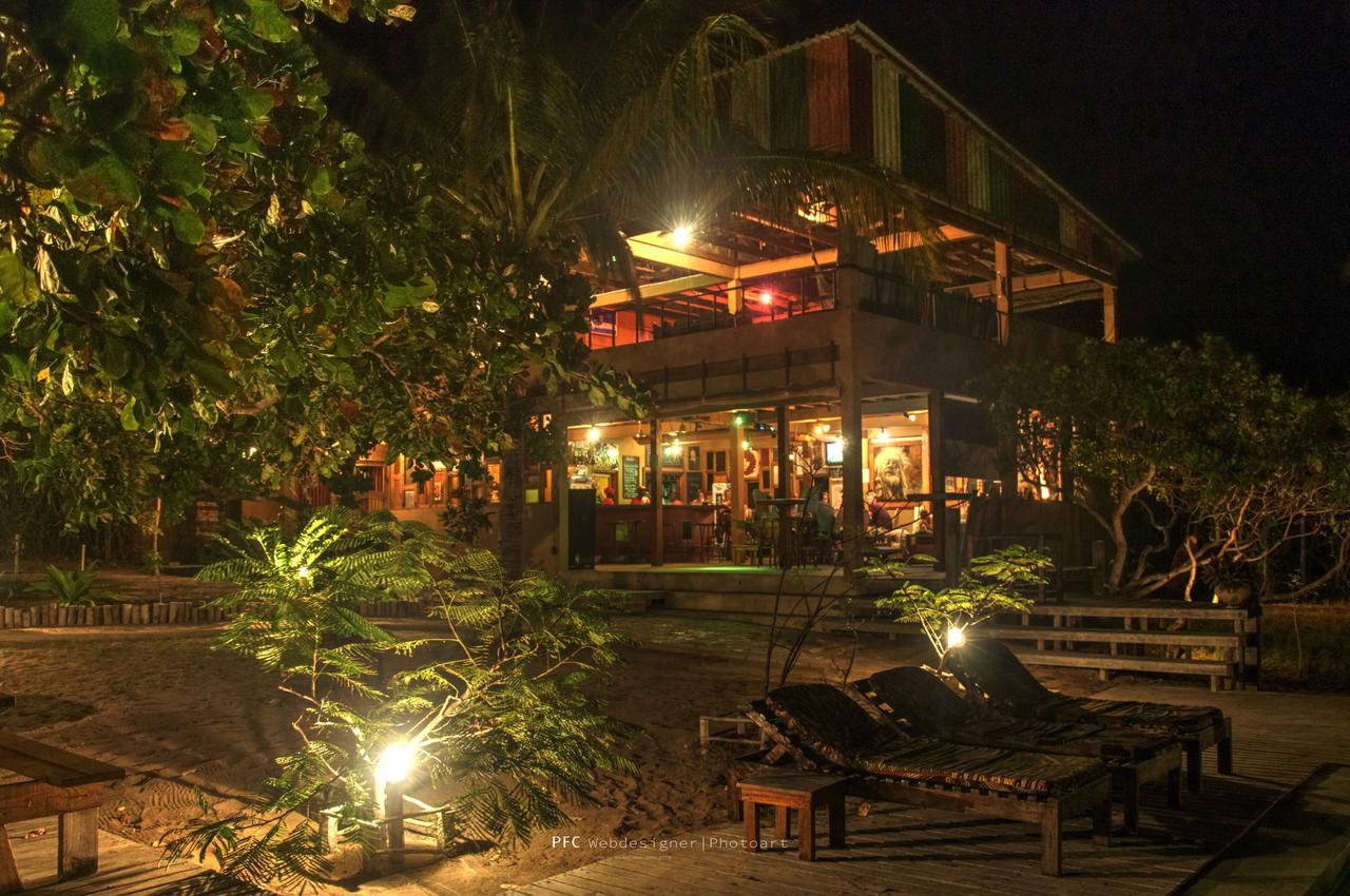 Mozambeat Motel Tofo Экстерьер фото